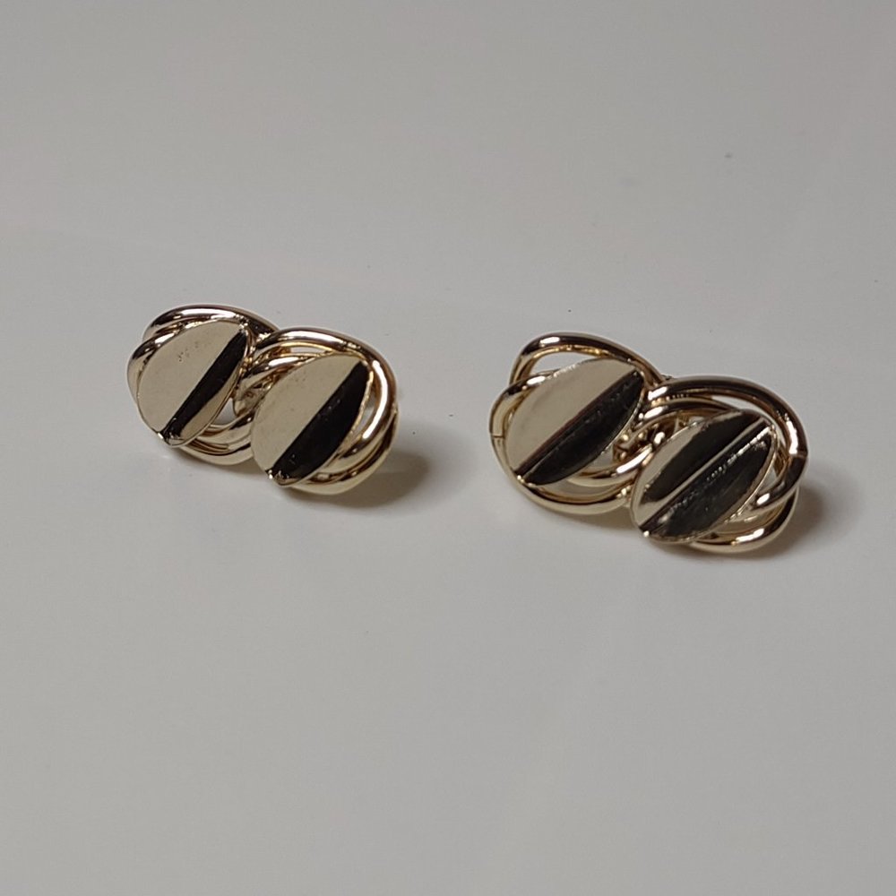 Gold Tone Metal Star Brand Screw On Earrings